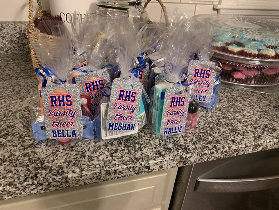 RocklandCheer's tweet photo. Regionals Eve team dinner💗🤩 SO excited for tomorrow! LETS GO!!!!💪🏻💪🏻💪🏻💪🏻 #RegionalsEve #RHSVC4Life https://t.co/g6IgXgSkY1
