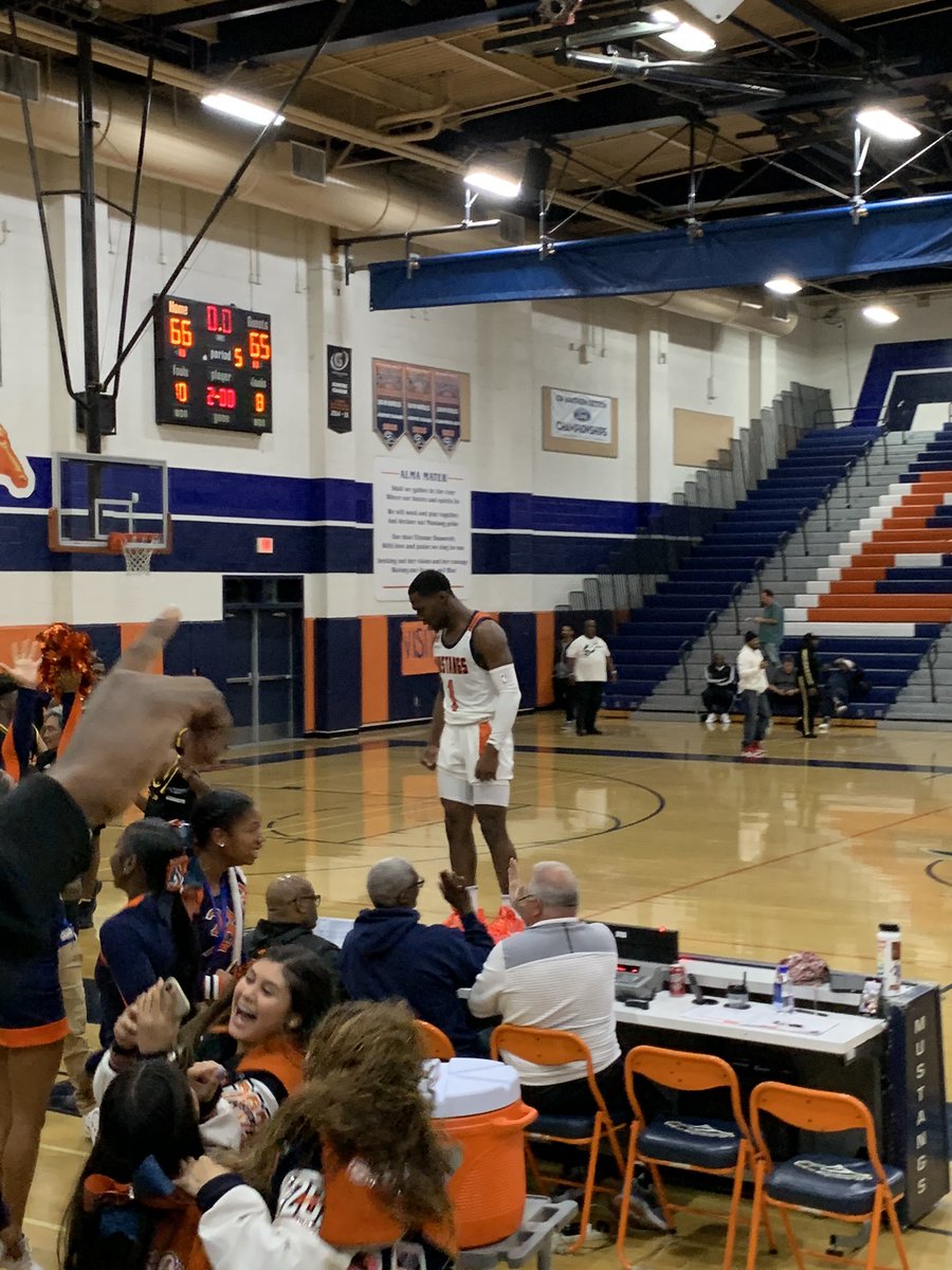 erhs_basketball's tweet photo. Final: Mustangs: 66 King Drew: 65 
Brandon Porter led the team with 20 and the game winning stop on defense. 
G Little behind with 18 points 
@coachsing25 @AthleticsERHS @ERHSASB https://t.co/msknlBGAzO