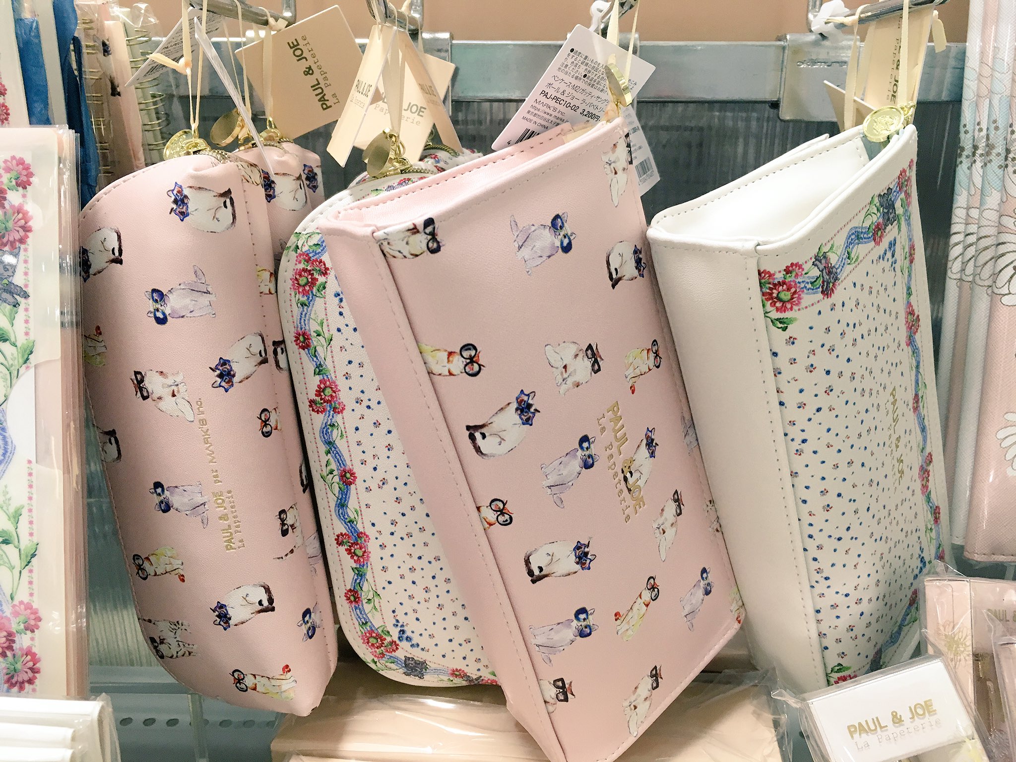 東急ハンズ博多店 みんな大好き ポールアンドジョー のステーショナリーが 入荷いたしました イチオシ なのは ペンケース マチ付きなので たくさん収納できちゃいます そして 色合いも淡くてステキ ぜひ 店頭でご覧ください 東急 東急ハンズ博多店 みんな大好き ポールアンドジョー のステーショナリーが 入荷いたしました イチオシ なのは ペンケース マチ付きなので たくさん収納できちゃいます そして 色合いも淡くてステキ ぜひ 店頭でご覧ください 東急