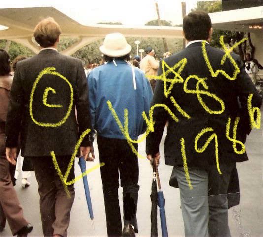 No Coronavirus back then.  Of course, he was always way ahead of his time...😂 

My mom took these shots of Michael at Disneyland on April 10, 1986.  He was there filming "Captain EO." 👑❤️