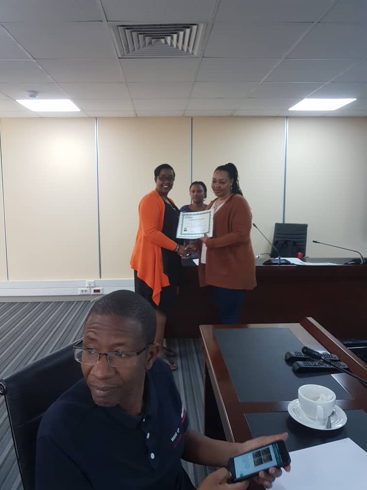 JaneNtunde's tweet photo. Fine‐tuning KPIs with Cogebanque Branch Managers🤗
Courtesy of GPO Partners
#PerformanceManagement
#Appraisal
#MyAfricanTriangle https://t.co/kir1gNn4WY