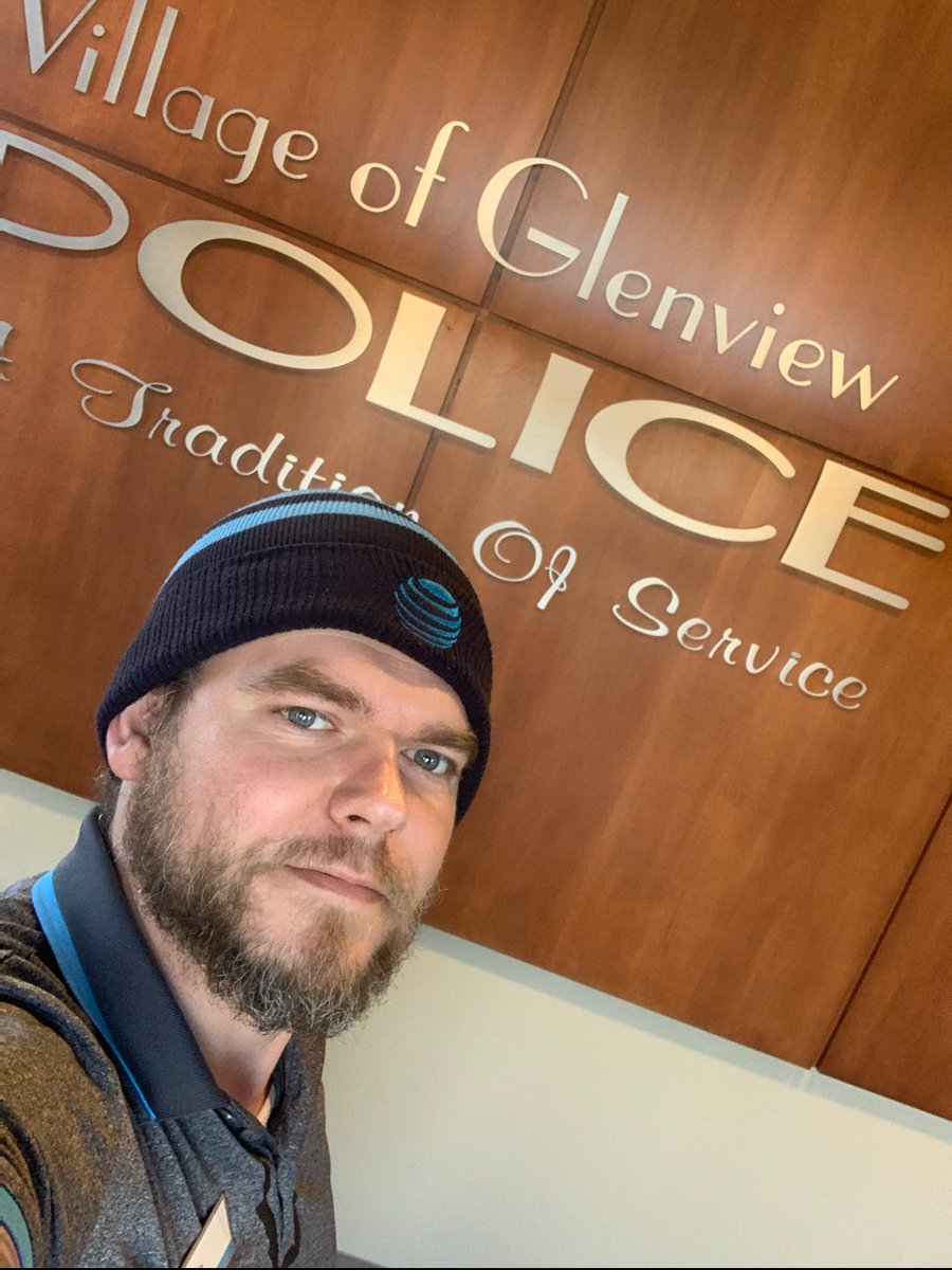 Marcin setting up 2 customers with ATT TV today and helping out our Boys in Blue for some future collaboration. #weareglm
#theview312 <a href="/BrianT2122/">Brian Thompson</a> <a href="/b_rothblott/">Bill Rothblott</a>