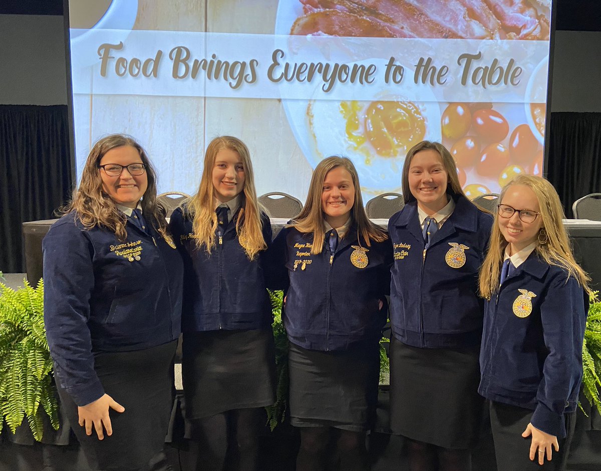 wehsffa's tweet photo. WEHS FFA was well represented at the Warren County Ag Breakfast.  We were honored to serve our local county farmers! #TrueLeadersServe #WEHSFFA #ThankAFarmer 💙💛@WEHS2014 @JWilliamsWEHS @Stoyeyoung https://t.co/4d6UhKquI7