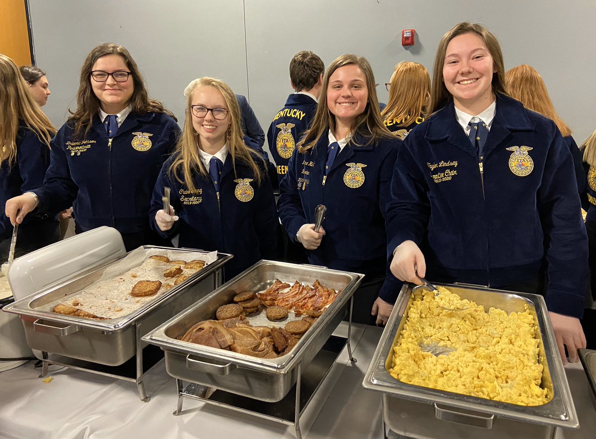 wehsffa's tweet photo. WEHS FFA was well represented at the Warren County Ag Breakfast.  We were honored to serve our local county farmers! #TrueLeadersServe #WEHSFFA #ThankAFarmer 💙💛@WEHS2014 @JWilliamsWEHS @Stoyeyoung https://t.co/4d6UhKquI7