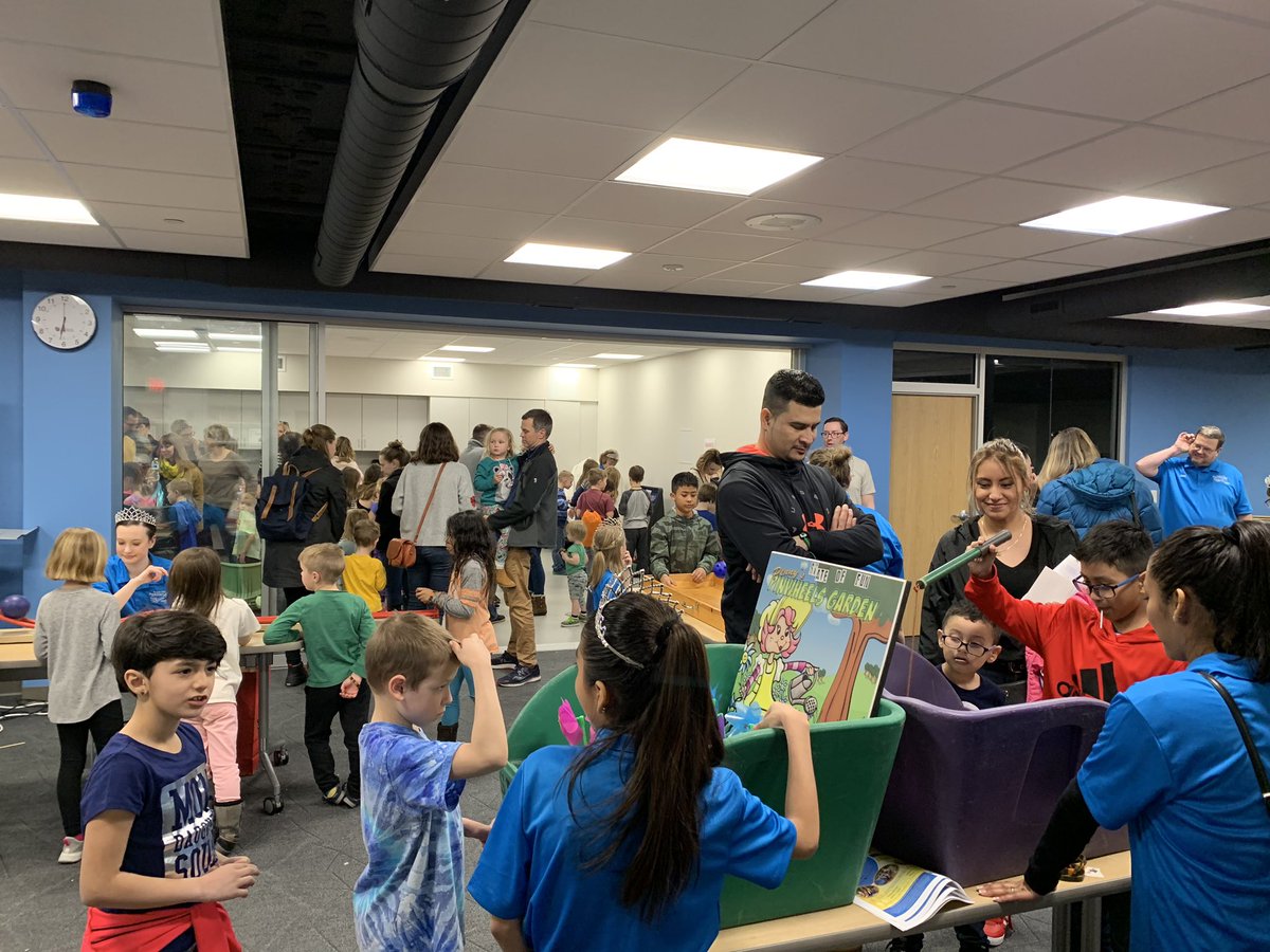 PSIPrincipal's tweet photo. Thanks to our Park Spanish Immersion Elementary School community members for participating in our PTO-sponsored carnival!  It was an amazing night!  @SLPublicSchools #IAmBecauseWeAre https://t.co/b6qNayqnTQ