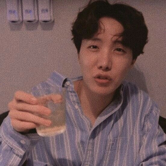[66/366] can i just say how proud i am of hoseok. he had the best selling album of 2019, one of the best dancers in the music industry right now, an incredibly diverse and versatile rapper, an amazing singer, and is honestly just a really good and talented person. i love you <3
