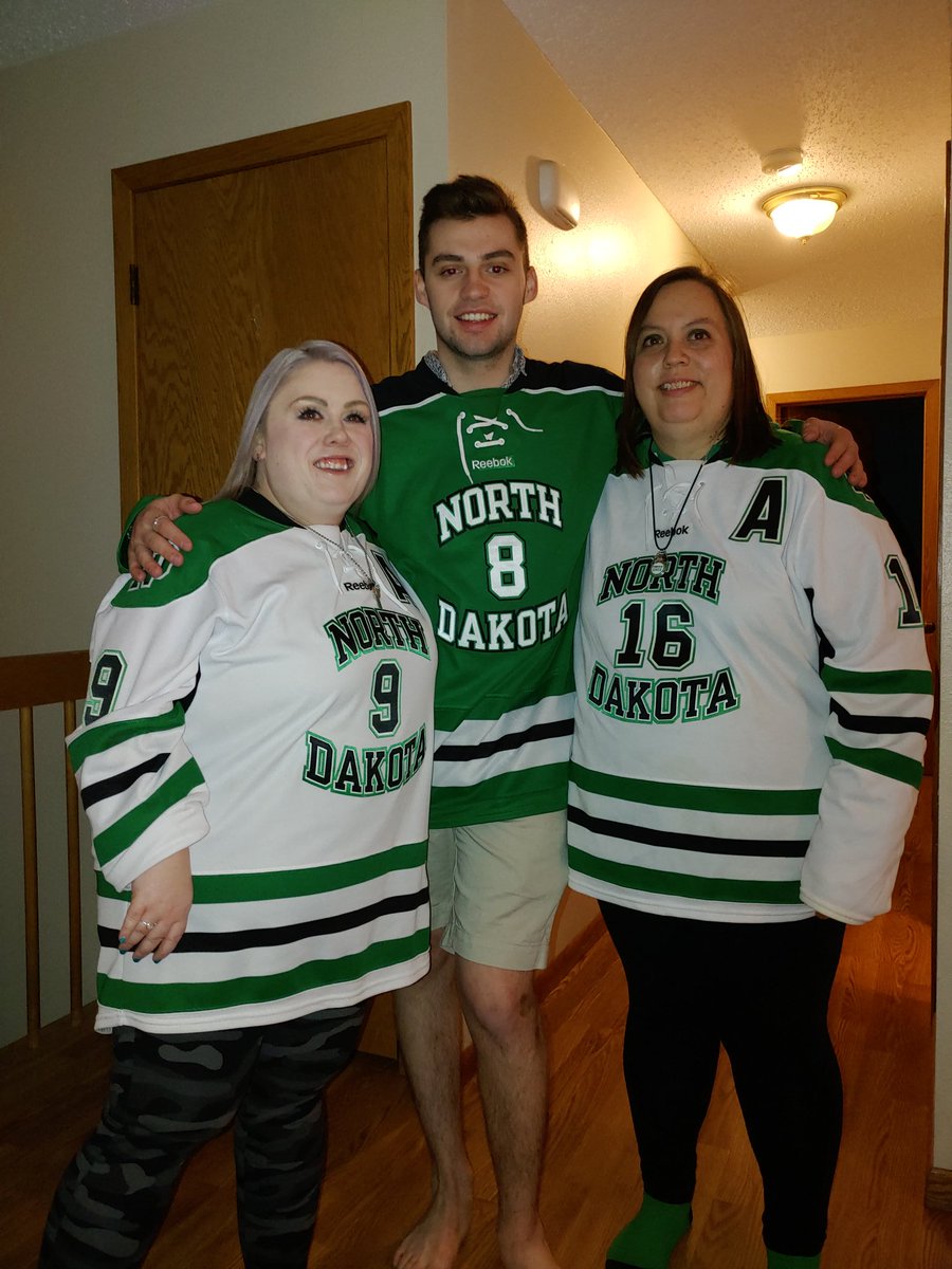 K_Em79's tweet photo. Hoping these jerseys will bring the boys a little luck! #SiouxYeahYeah #CBSLine https://t.co/LCZfuWJlZL