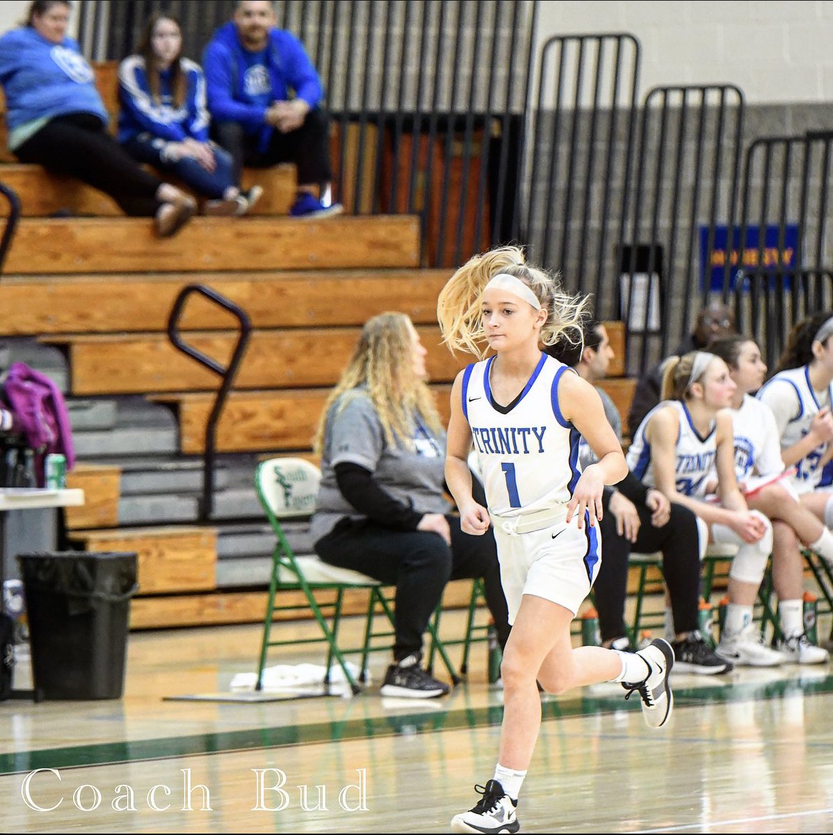 coach_bud_'s tweet photo. 📸🏀 @EmilyVenick 💙💚 https://t.co/w6LXv0dQWf