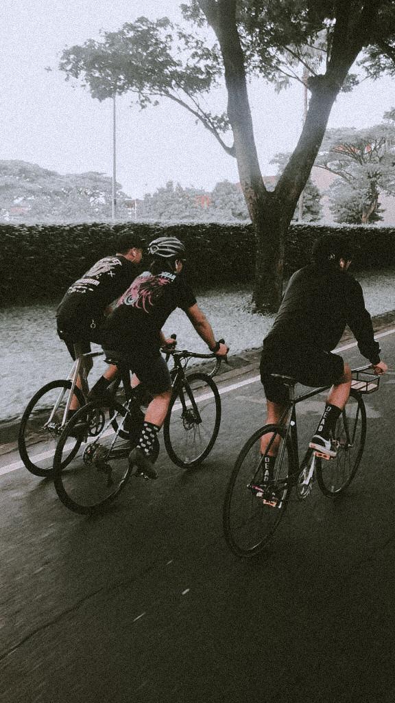 LudyFerdian's tweet photo. Setelah sekian lama
#getyourmorninghood
#birdfixedgear
#fixedgear https://t.co/N3E2CnZrmW