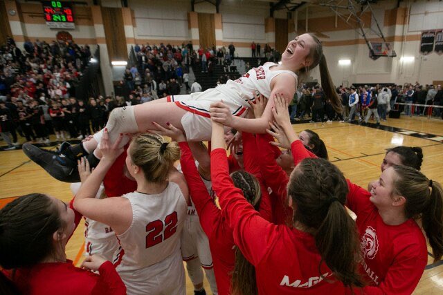 “I just knew we needed to hit a shot.”

Fiona Kelly hit the winning 3-pointer with 2 seconds left, lifting No. 3 Bridgewater-Raynham in the Division 1 South final. 

📰: tinyurl.com/yx3m8xyr <a href="/GlobeSchools/">Boston Globe Schools</a>