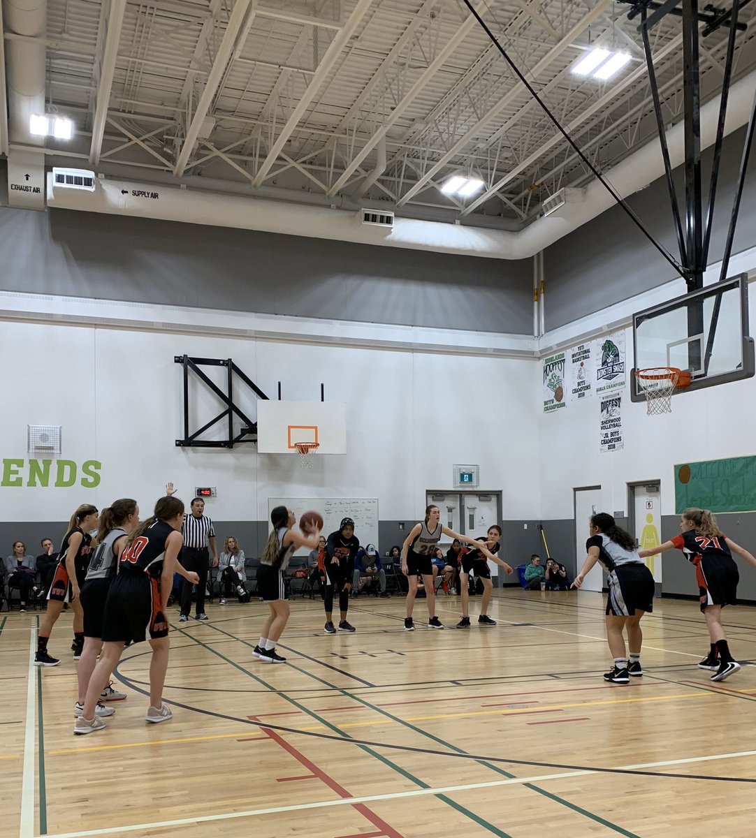 MPS_CBE's tweet image. Congrats to our Sr Girls for placing 3rd in the Legends tourney! Go Wolverines! 🏀🏀🐾🐾 #learningthroughmovement @yyCBEdu @UsihChristopher