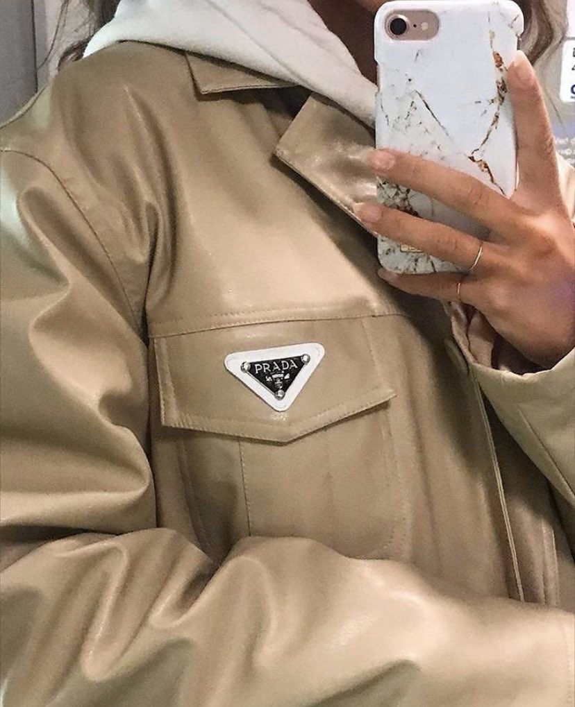 badestoutfit's tweet photo. prada details https://t.co/rSWmBn0K97