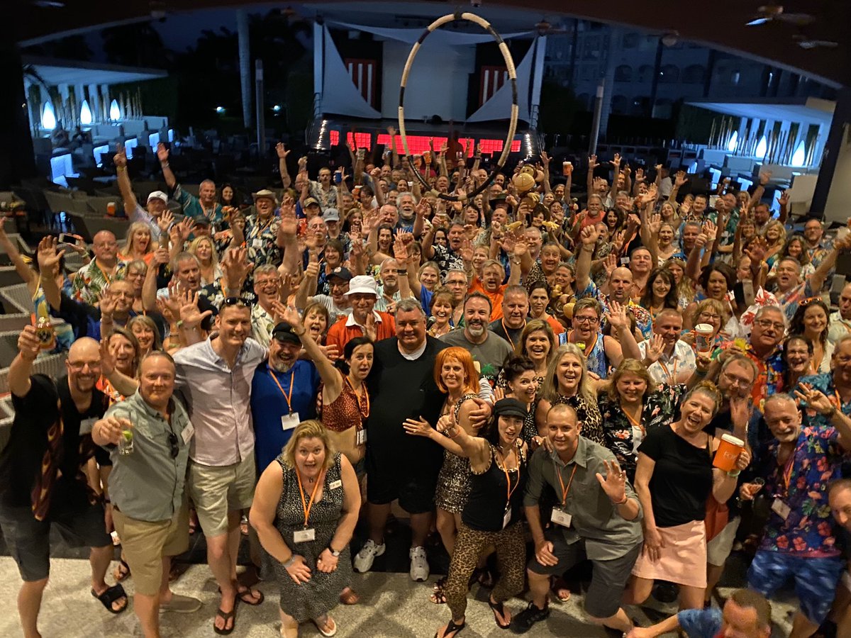 1029TheHOG's tweet photo. The shenanigans have begun! It’s #springbend2020 in Costa Rica with #bobandbrian, @1TimMurray, Carrie Wendt, Eric Jensen, @Steph__Sutton and tons of your loco neighbors! @foxworldtravel @AppleVacations @RiuHoteles https://t.co/pxVmbPNuTI