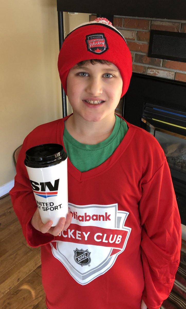 DGecse's tweet photo. @hometownhockey_ @SalmonArmBC Thank you hometown hockey for coming to Salmon Arm! Stanley cup awesomeness and lots of fun😄👍🏻 https://t.co/ypYy5oTf03