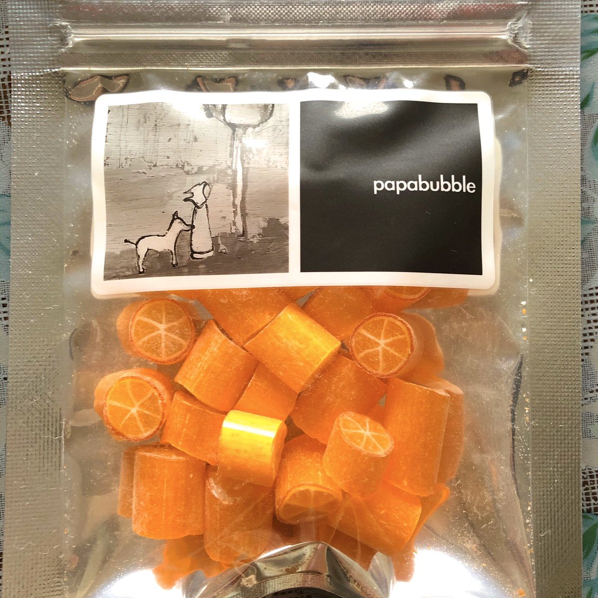 ベリル 徘徊ザリガニのフサエ 可愛いなぁ 朝からママ友皆さんがマスクを買うのに並んでいて 誘われたけど イベントか 引きこもりだから使わないしね パパブブレ のキャンディ 美味しくて大好き あら なんだろね なんか色味に既視感あるねぇ