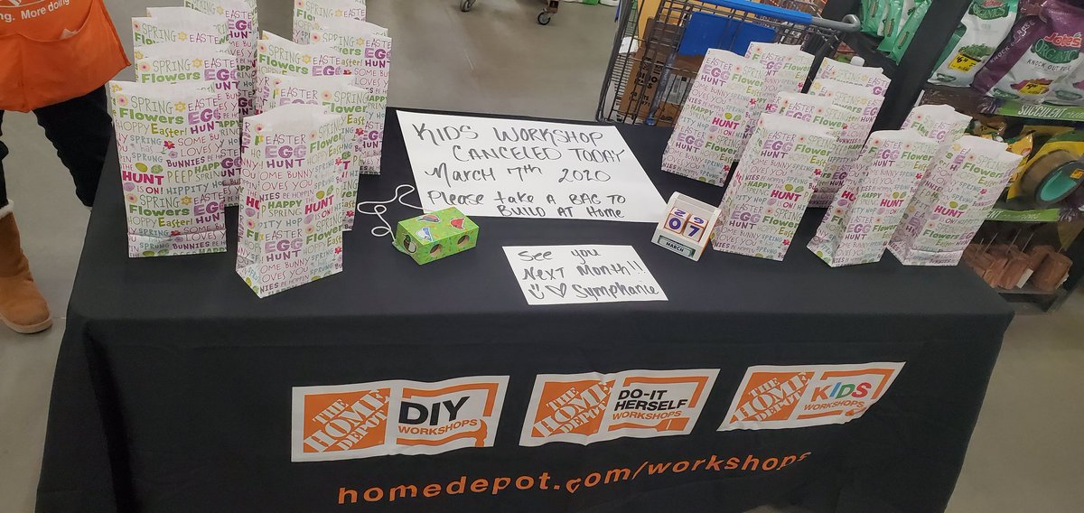 There were no sad faces today in Pittsfield thanks to DS Symphanie!! Over 100 kids came out to pick up there goodie bag👪! #NoSadFaces #KidWorkShop #PittsfieldPride <a href="/PittsfieldPride/">Pittsfield Pride</a> <a href="/237District/">District 237</a> <a href="/AndyShawTHD/">Andy Shaw</a> @ARuler2683 @TaraPittsfield <a href="/RockwellRalph/">Ralph Rockwell</a> <a href="/AubinSharon/">Sharon Aubin</a> <a href="/72mikeysteeley/">Michael Steele</a>