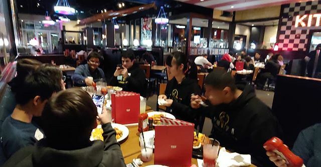 FTC13406's tweet photo. Teambuilding! #omgrobots https://t.co/5Bm7jGeAFY