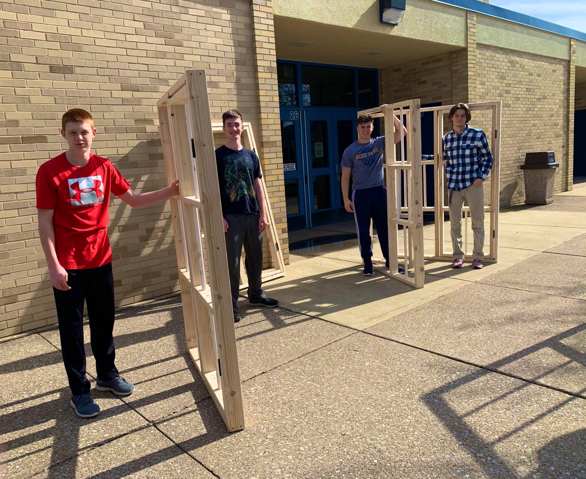 XscapeEDU's tweet photo. ➡️ Transporting the jail cell from the Moser garage to the middle school gym lobby... 🙌🏼 #XscapeXstravaganza 🗝 #realworldskills 🌎 #lockstars ⭐️ https://t.co/6OPjEhurLD