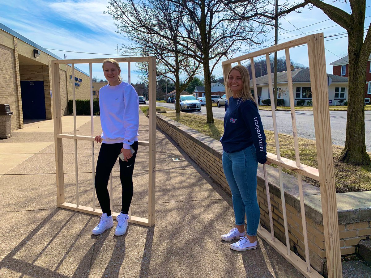 XscapeEDU's tweet photo. ➡️ Transporting the jail cell from the Moser garage to the middle school gym lobby... 🙌🏼 #XscapeXstravaganza 🗝 #realworldskills 🌎 #lockstars ⭐️ https://t.co/6OPjEhurLD