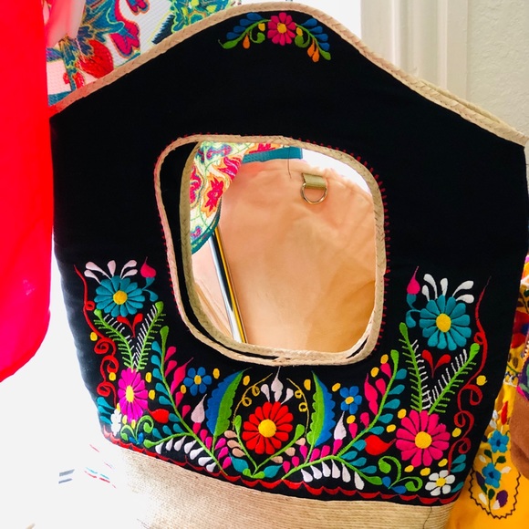 Syl_Rey's tweet photo. So good I had to share! Check out all the items I'm loving on @Poshmarkapp from @LorenaCreel #poshmark #fashion #style #shopmycloset #cielitolindo #handmade: https://t.co/V0B5wWMBbm https://t.co/kkxyEKPPHF