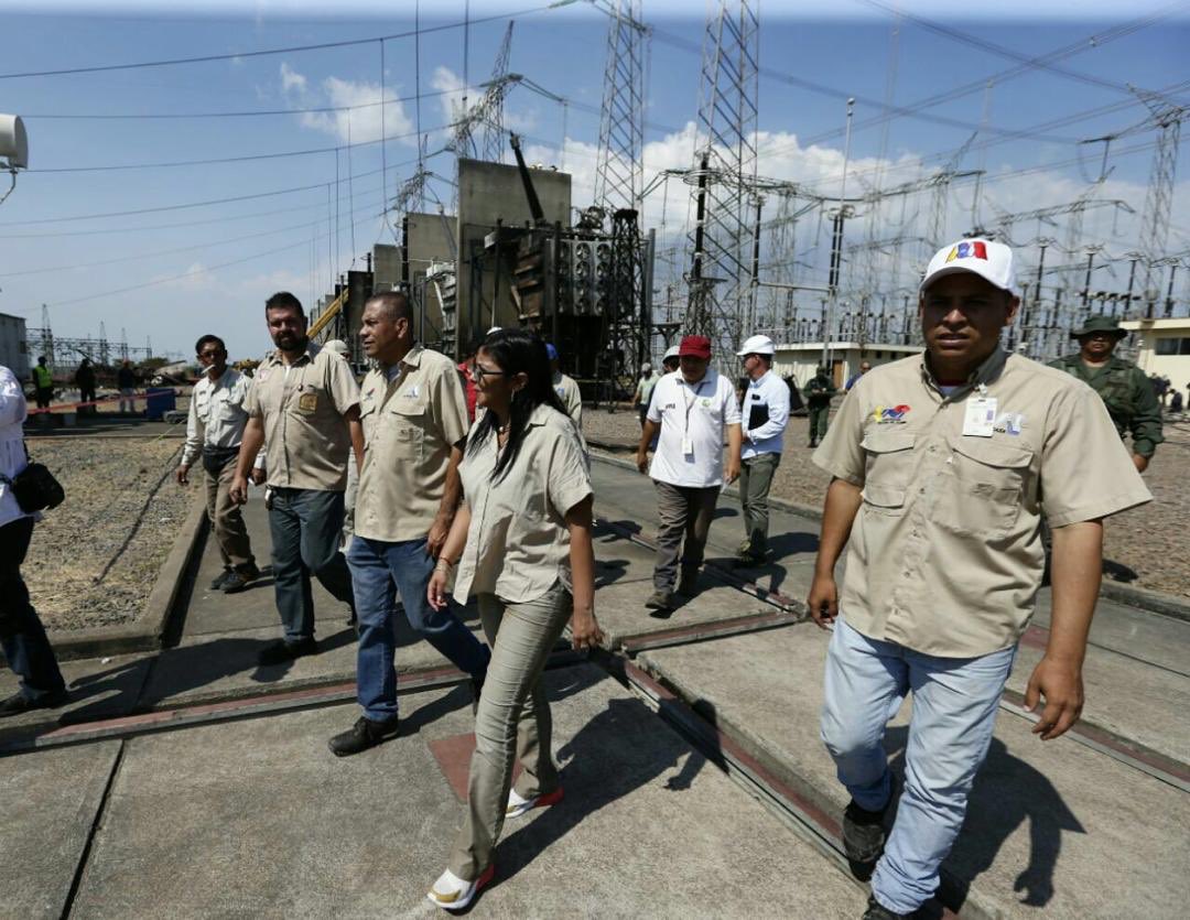 delcyrodriguezv's tweet photo. Rendimos homenaje al espíritu cívico-militar q derrotó el sabotaje eléctrico hace un año. La unión de los trabajadores, el alto comportamiento cívico de nuestro pueblo, la moral indoblegable de nuestra FANB bajo la conducción del Pdte @NicolasMaduro garantizó la victoria! https://t.co/z7ao3cJOOX