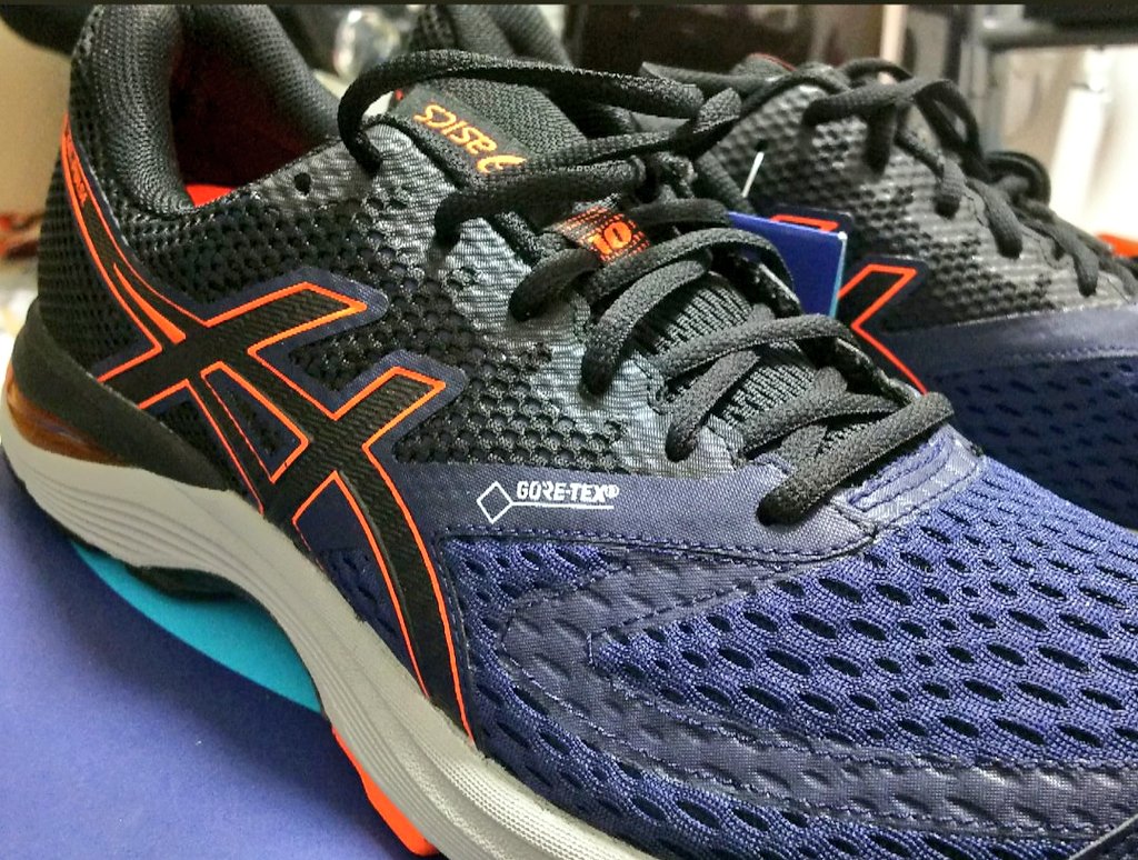 Kuriba على تويتر 新しいランニングシューズ購入 Gore Tex素材だから雨の日も快適 Asics ランニングシューズはアシックス派
