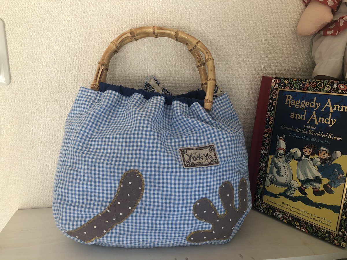 yoyonosaihouten's tweet photo. 猫1匹bag
久しぶりに猫の顔つくりました。
こちら定番商品ではありますが、手作りなので1点ものです。
#ねこ　#猫　#ネコ
#刺繍　#刺しゅう
#アップリケ　#布小物
#手作り　#布バック
#yoyobag #猫バック
#yoyo
#yoyoの裁縫店
＊気になる方は、お問い合わせ下さい。 https://t.co/uSAcZR3k6J
