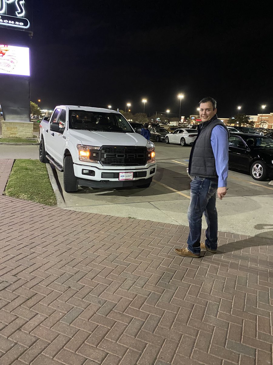 Jacifinchhhhh's tweet photo. My dad and his parking... https://t.co/vNn9hxWIoP