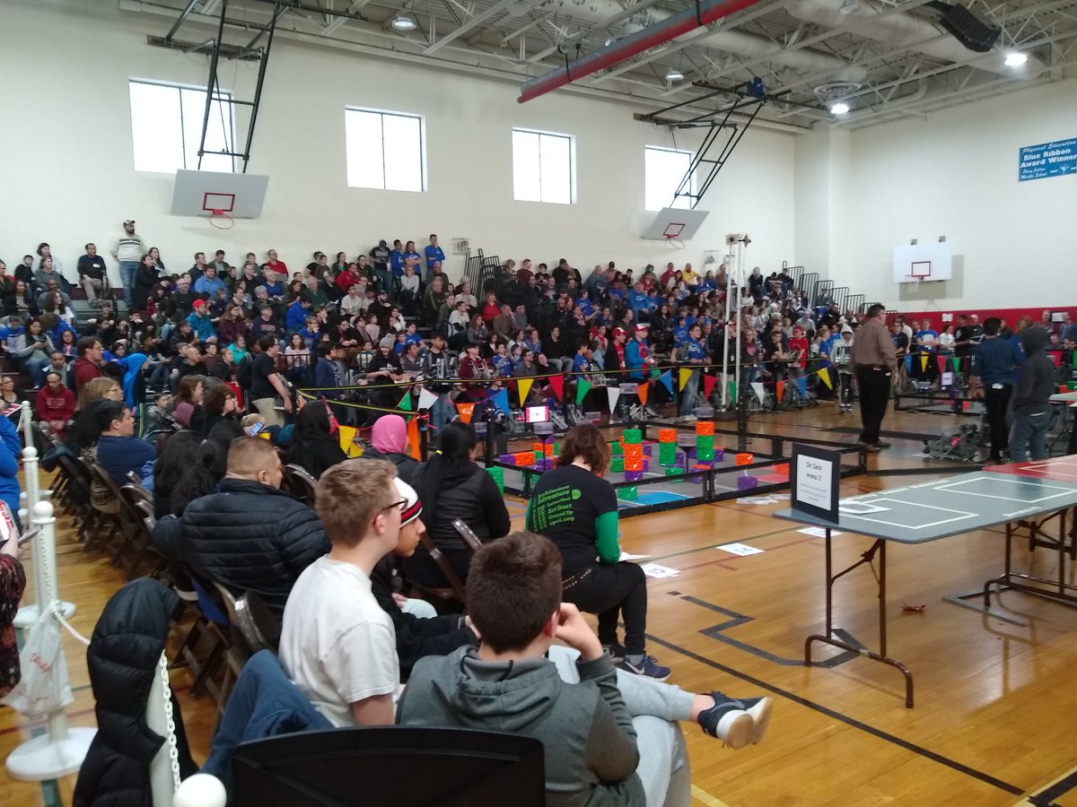 Standing room only today at the <a href="/OPEduFoundation/">OP Ed Foundation</a>'s Battle of the Bots. #oakpark97 #julianworks #bebrooks