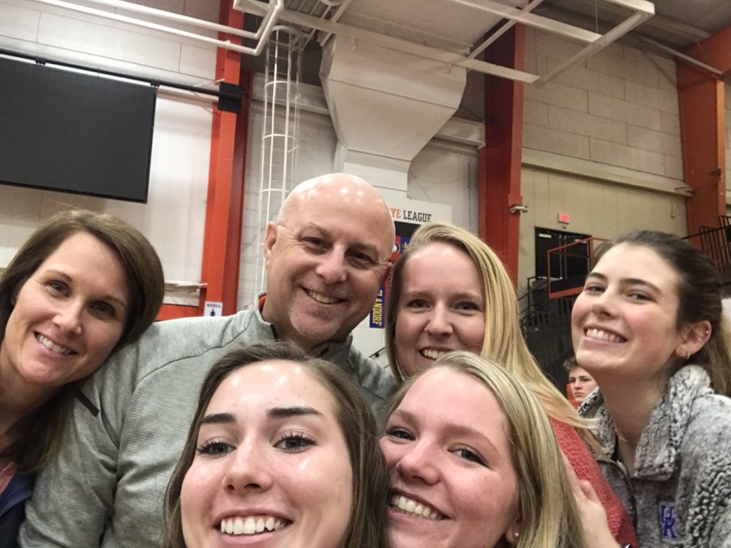deegood66's tweet photo. Girls are back in town https://t.co/4TbWzdBVZr