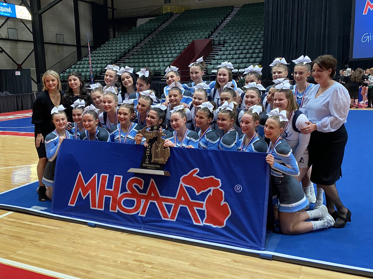 RHSBlueDevils1's tweet photo. BACK TO BACK; STATE CHAMPIONS! #WEareRichmond #GoBlueDevils https://t.co/qceZv02lWq