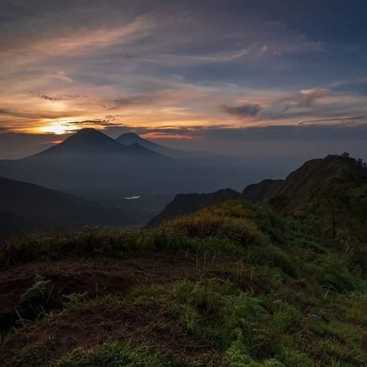 Terkadang kita harus membiarkan semua hal berjalan sesuai kehendak alam, biar ada ruang untuk hal-hal yang lebih baik datang ke dalam hidup kita.

Selamat pagi, selamat mendaki.. I love U 😘

📷: @_kangbejo_ 
📍: Gunung Bismo 

#pendakicantik #adventureheritage