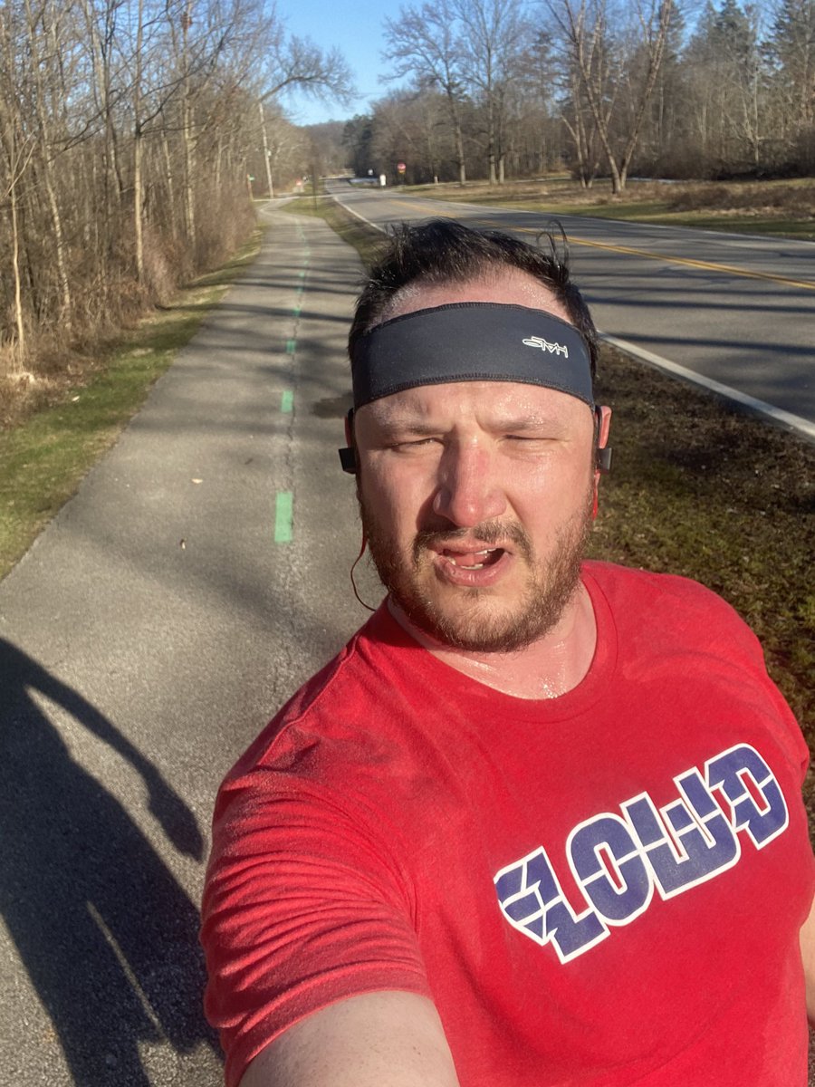 tribebrowns's tweet photo. More ridiculous:
-This picture
-That I ran 8.5 miles today in anticipation of doing 13?
-Obi Dunks?
-Dayton 18-0??
If you want to know more about the first two check this out: https://t.co/xEj9duwEM5
#WareRed #BeLOWD #FuckCancer https://t.co/6fszCYQnhK
