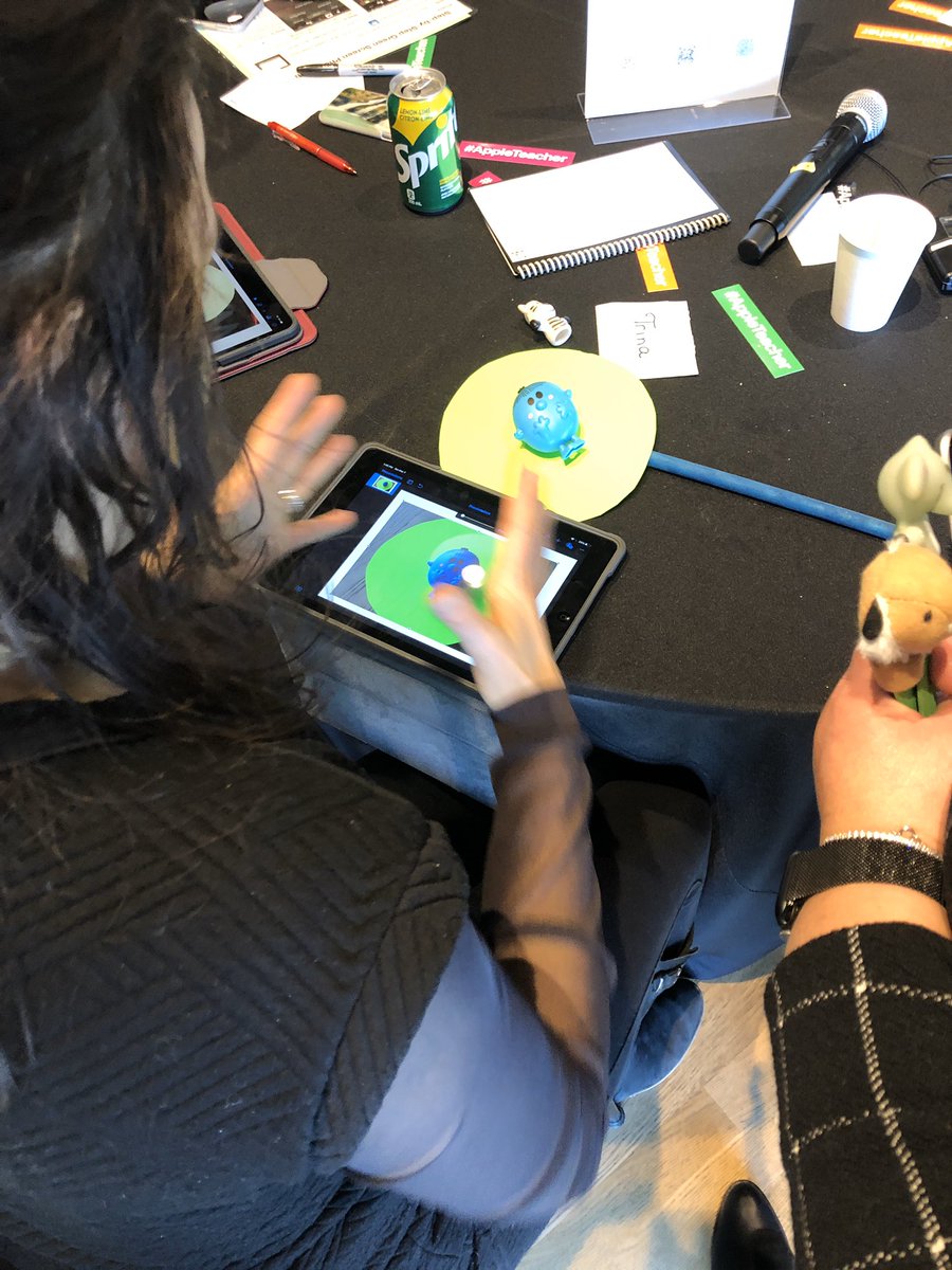 MrsGeekChic's tweet photo. Green light to creativity for these educators! I love how everyone was so open and willing to take risks and try out new ways to engage students with green screen on iPad. 💚#ADEinTO #EveryoneCanCreate https://t.co/7cRp2aNLwG