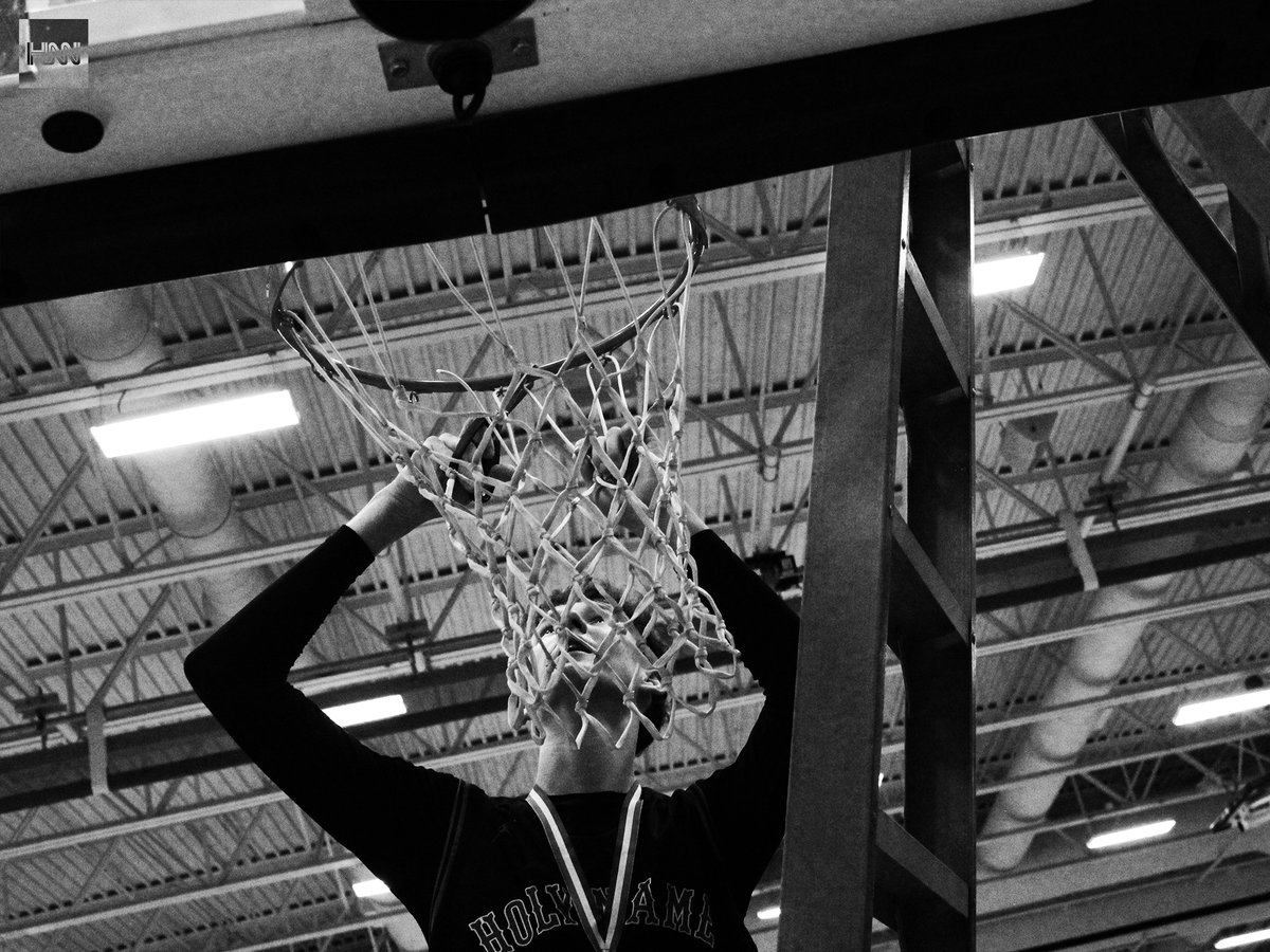 HNNSports's tweet photo. 2020 Division II North Ridgeville District Champions:
@HolyNameHoops #HNNSports https://t.co/FKViBCGDap