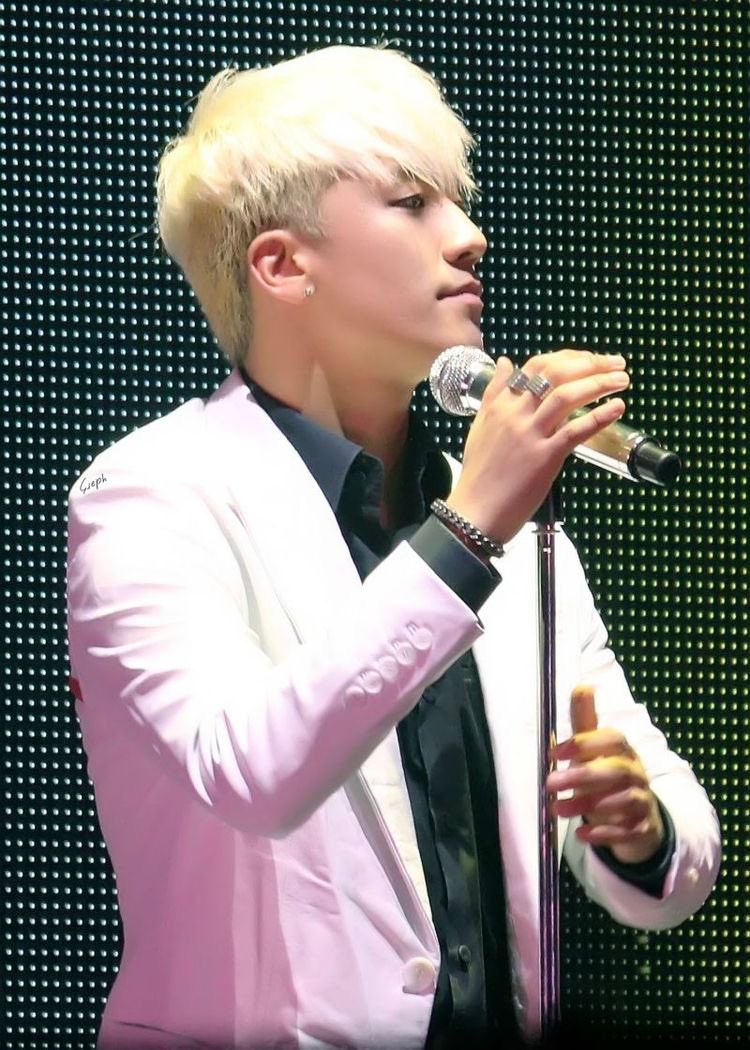 1234miee's tweet photo. You so cool #TakeCareSeungri https://t.co/CWUa3lBqhd