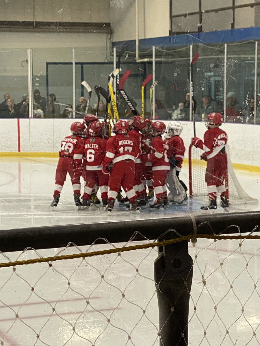 HShagena's tweet photo. #11red #states #headedtothesemis #hardwork #battle #teamwork #8u #saintstrong so proud of them! ❤️🏒 https://t.co/u8IGTnBxdG