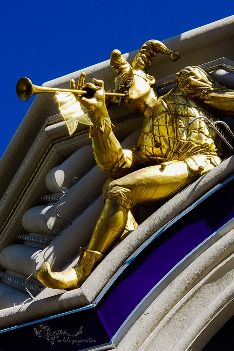 HeartXoErika's tweet image. Sunset tonight from our hotel room, and a few shots from today&apos;s adventures. #LasVegas #samsungnote9