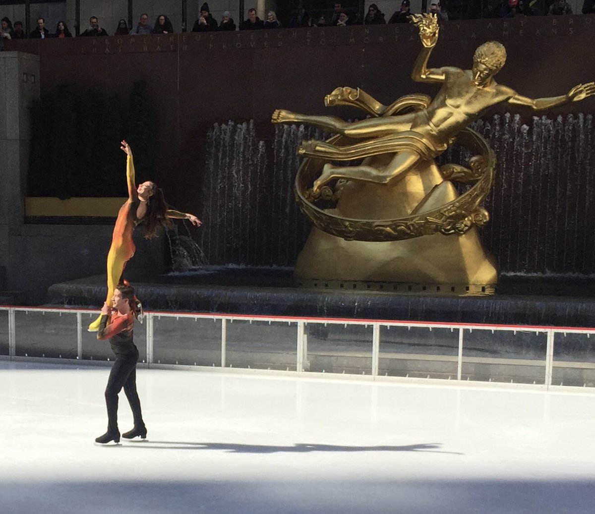 StarbuckJoJo's tweet photo. Loved hosting the cast of #icedanceinternational at #Codey arena and #Rockefeller center! #gloriouscast! #beautifulskating #klaberakomini #neillshelton #douglaswebster https://t.co/uAuOtbbDUJ