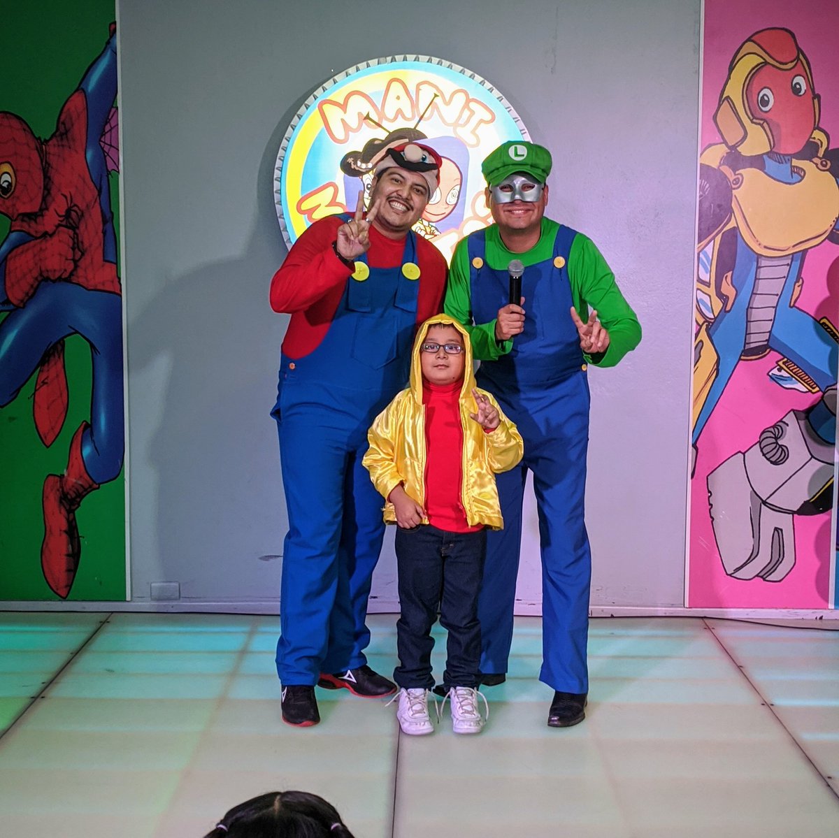 En la Fiesta de Ricardo 😁 El Original Show de El Manito de la Tele y Maskarin 😄 Informes y Contrataciones TEL ☎️ 81 14040247 y 81 18061874 ☎️ Suscríbete a nuestro Canal Oficial de Youtube ➡️ youtu.be/2I1CLKDeBvE ⬅️