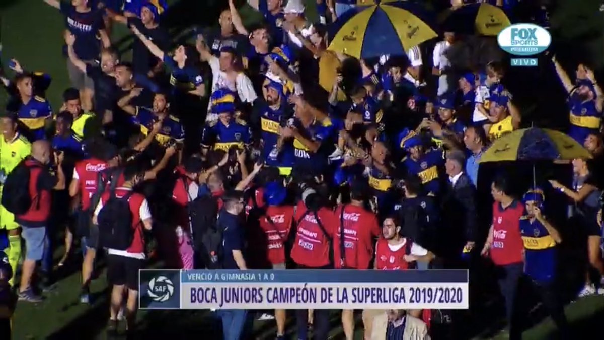la12tuittera's tweet photo. Se festeja sin copas y sin medallas. Todo es ALEGRIA. El pueblo está FELIZ 💙💛💙 https://t.co/Golqqy8Vv2