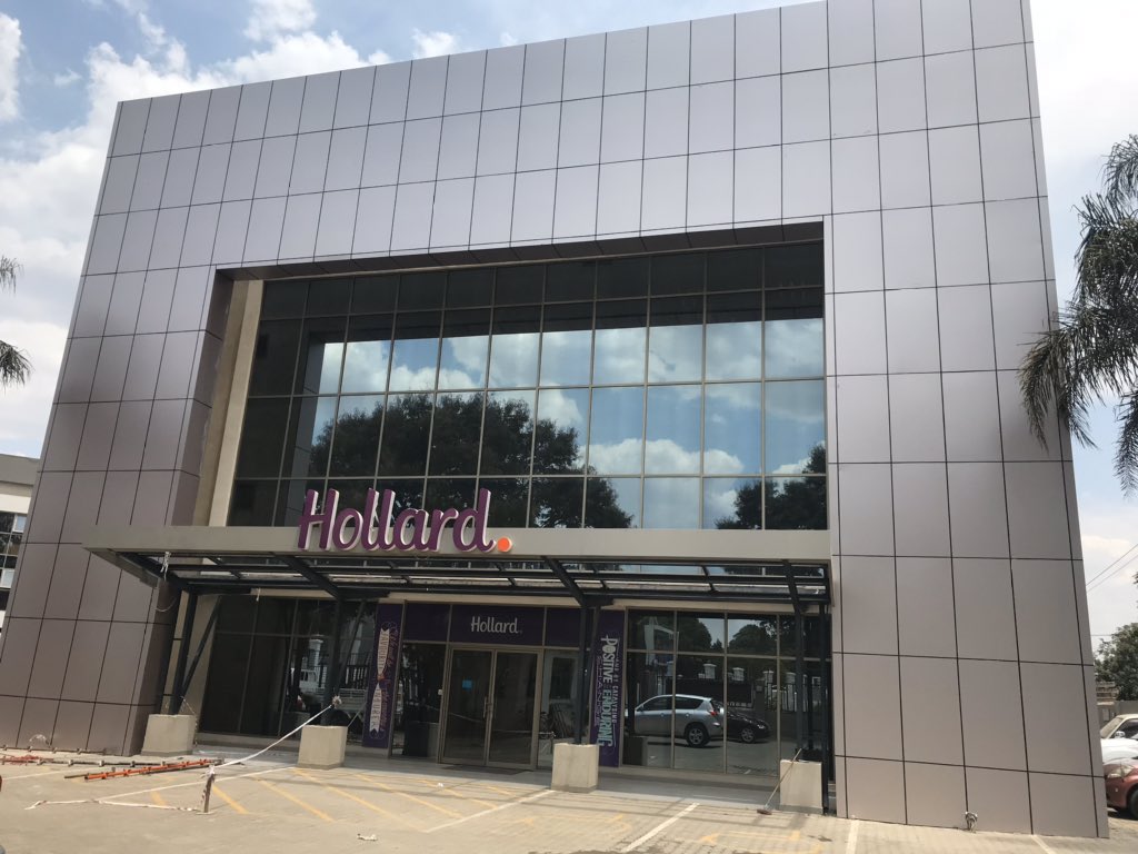 LtdVaultarmor's tweet photo. #ACP #glazing #work done in 25th days 500 https://t.co/VFuaBU2jm1 in #Lusaka #Zambia #africa https://t.co/kE4DiJKQ1t