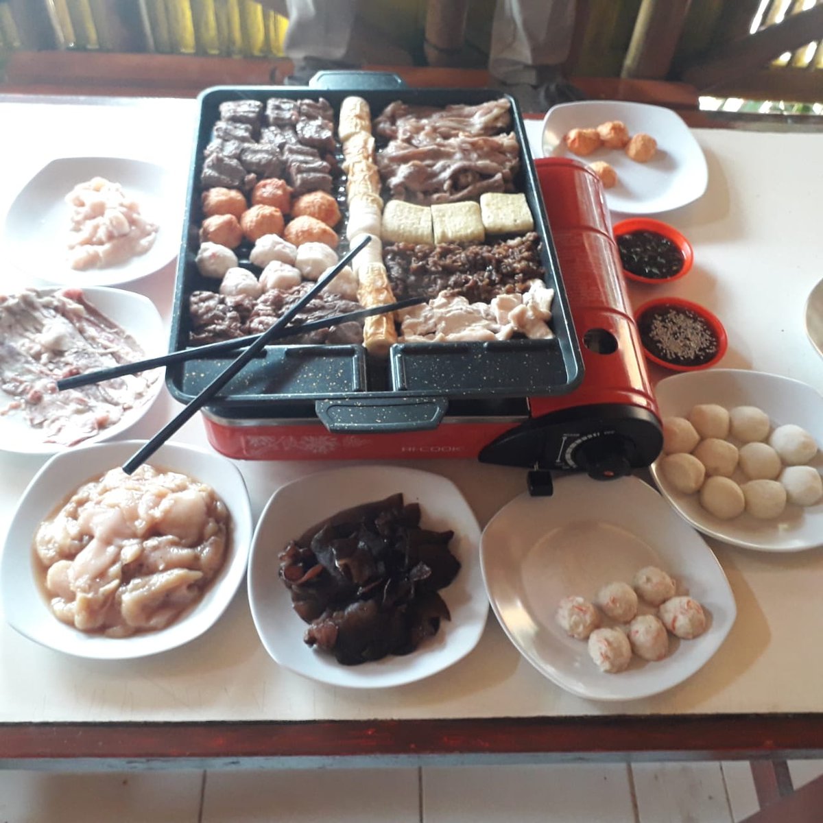 aissssss12's tweet photo. Percaya ga ka ,Kaka bisa makan semuanya yang ada di foto ini loh..  Kaka gapercaya?. Kaka mau percaya ? Yuk kak langsunng mampir ke @masshitasukibbq 
Jalan KAVDKI9 blok D9,Duren sawit,Jakarta Timur
#allyoucaneat 
#bakarbakar 
#koreanfood @masshitasukibbq 
@emakWulan @tatairianty https://t.co/tG8boLAhAw