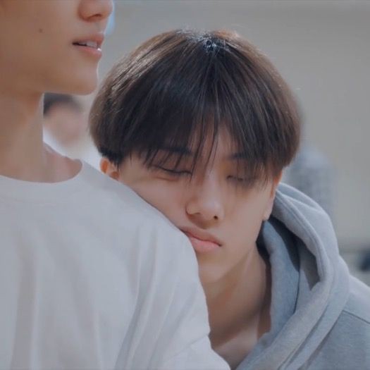 sky_✈️🥺 tweet media