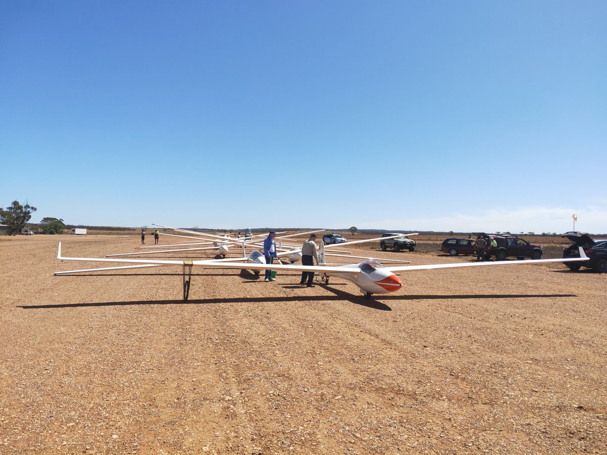 SAGA day 4: we're heading out to Eudunda, Emu Downs and Mount Mary. Follow us here: tracking.livegliding.com/#!c=29&mz=7.97…