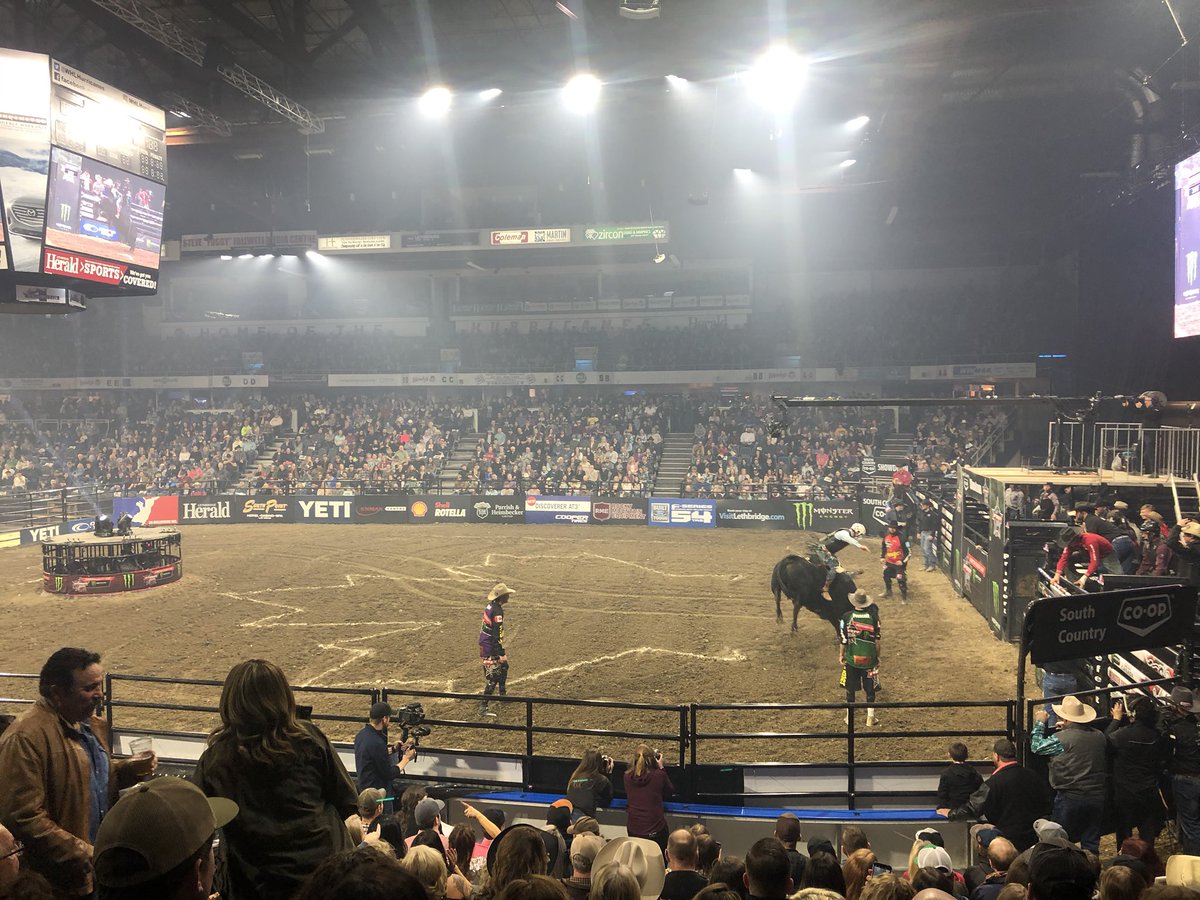 NickKuhlLeth's tweet photo. Bull riding is underway at the sold out @enmaxcentre tonight. 
#yql 
#pbrleth https://t.co/xLRiFWQgh4