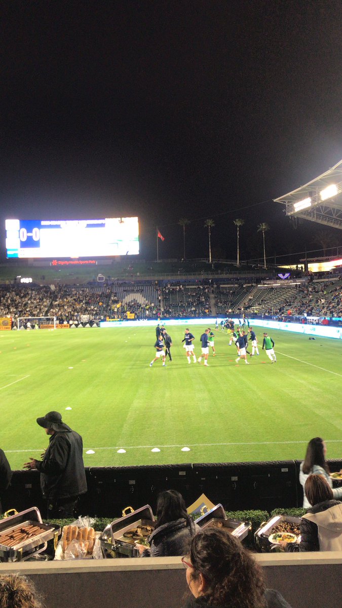 SLletgetSupport's tweet photo. Warmups!!! #VamosGalaxy 💪🏼🤙🏼⚽️ https://t.co/u5Pf70cEqt