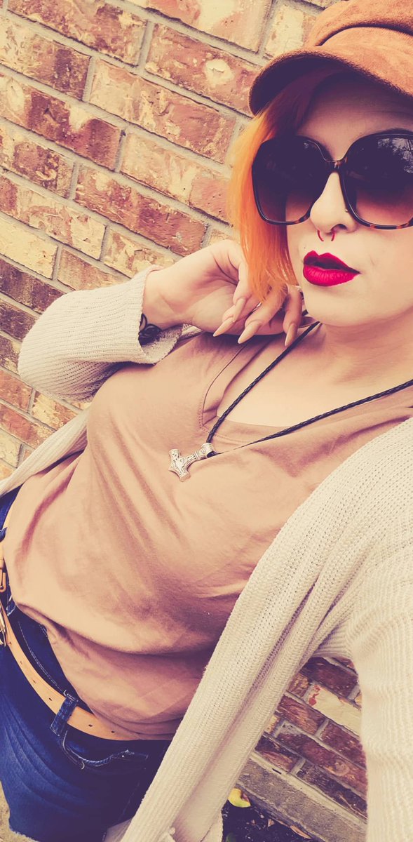Krys_T_Havoc's tweet photo. Today's #ootd for running errands after my photoshoot 
#ootdfashion #curvygirlfashion #curvesarebeautiful #thicc #DaylightSavings #Fashionista #fashionaddict #houstonfashion #texaschic #fashionblogger https://t.co/ar4t0Gd94f