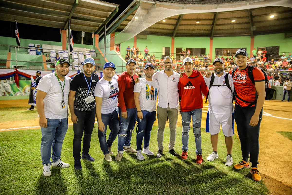 JuniorMatrille's tweet image. Nueve de nosotros (CCDF) estuvimos cubriendo y apoyando el primer día del Clásico de Sóftbol en SFM organizado por los Amigos Sóftbol Club. Tremendo evento, nos vemos mañana nuevamente para seguir haciendo nuestro trabajo con las actividades locales.