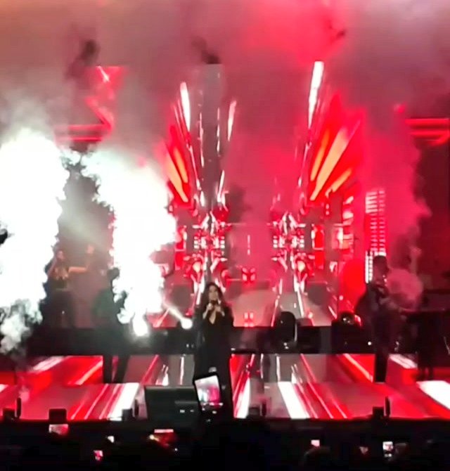 ChefAmyrianado's tweet photo. MYRIAM HERNÁNDEZ ESTA SEDUCIENDO A LA CIUDAD DE LA ETERNA PRIMAVERA 🎉

Gran noche se esta viviendo en LA FINCA CLUB de TRUJILLO con la más grande @MyriamHN desatando la euforia y cariño de los Trujillanos amyrianados ❤

@jorgesaintjean @MyriamHNPer @EntradaYa_ https://t.co/G92xKqIzUj
